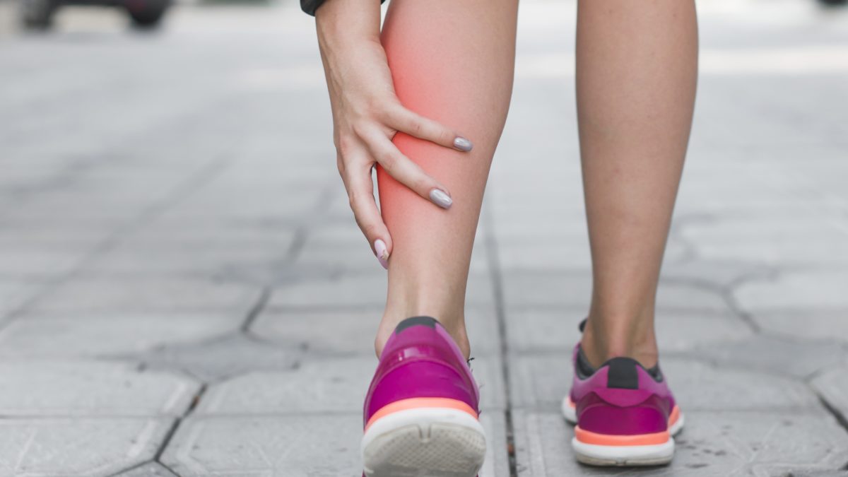 Quais as possíveis causas de dor na perna?